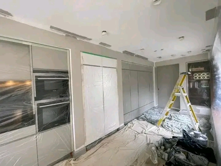 Hire a Painter: Gaint Maintenance