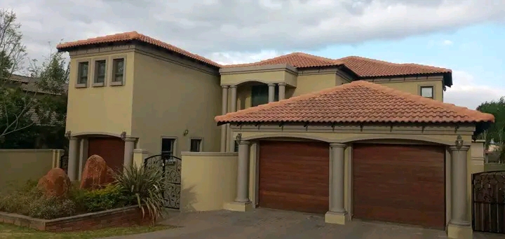 Hire a Painter: Gaint Maintenance